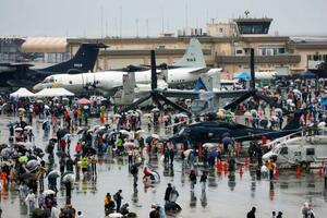 米軍岩国基地で開かれた「日米親善デー」=3日午前、山口県岩国市