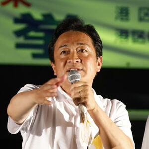 東京・新橋で最後の訴えをする国民民主党の玉木代表=19日