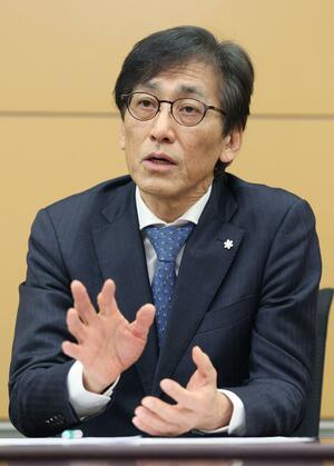新潟大の学長に就任した染矢俊幸氏=新潟市中央区の駅南キャンパスときめいと