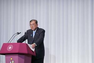 記者会見する自民党総裁の石破首相=21日午後、東京・永田町の党本部(代表撮影)