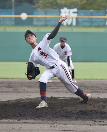 県央工－高田農　先発した県央工の大橋佳尚＝柏崎市佐藤池