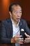 インタビューに答える田崎真也さん