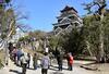 　３月２２日の復元天守「閉城」を前に、多くの人が訪れた広島城＝３月、広島市