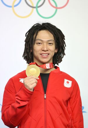 北京冬季五輪スノーボード男子ハーフパイプで金メダルに輝いた平野歩夢選手＝２０２２年２月１２日、中国・張家口市