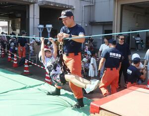 子どもたちが消防職員の仕事に触れた消防・救急フェア=柏崎市三和町