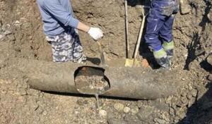 破損した上水道管=4月、京都市下京区(同市上下水道局提供)