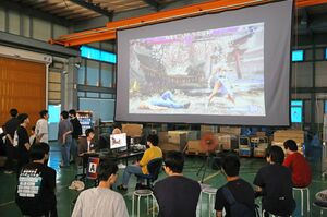 工場で開かれた学生eスポーツ大会=柏崎市藤井のテック長沢本社工場