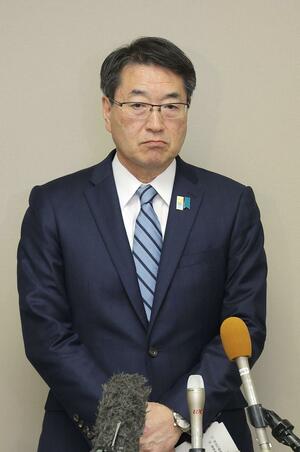 新潟水俣病第２次行政訴訟の新潟地裁判決を不服とし、控訴した理由などを説明する中原八一・新潟市長＝２６日、新潟市役所