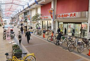 事業承継されることが分かったイトーヨーカドー丸大新潟店。客からは残念がる声が相次いだ=2月10日、新潟市中央区