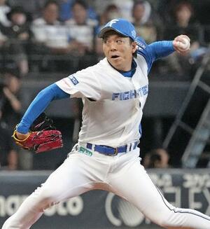 5回途中から登板し、通算900試合登板を達成した日本ハム・宮西=エスコンフィールド