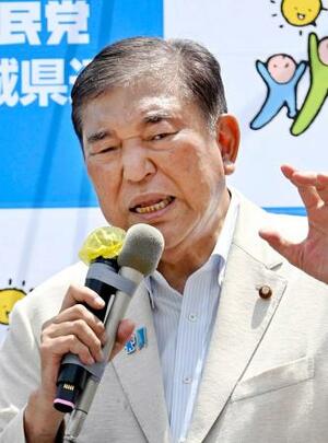 街頭演説する自民党総裁の石破首相=19日午前、仙台市