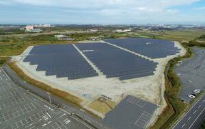 県営北新潟太陽光発電所=新潟市北区(県提供)