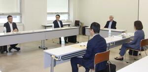 県新発田地域振興局発注工事を巡る官製談合事件を受け、歴代部長への聞き取りを行った有識者会議=2日、県庁