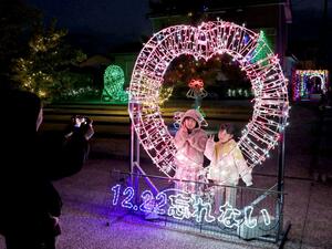 鮮やかな光が会場を彩った「いといがわミライト」=7日、糸魚川市大町2