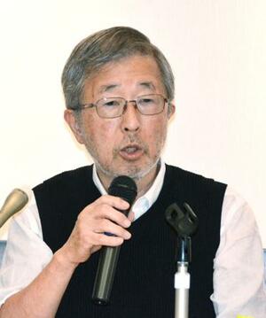 NHKのドラマを巡り、記者会見で抗議する飯村豊さん=26日午後、東京都千代田区