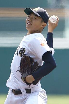 高知農－日本文理　７回１失点と好投した日本文理のエース染谷崇史＝２１日、阪神甲子園球場