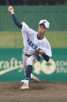 5回まで投げ8奪三振無失点、打撃では3安打2打点を挙げ攻守で活躍した六日町の岡崎來=2024年9月7日、長岡市 悠久山