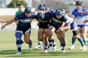 　尾道―桐蔭学園　前半、モールで押し込みトライを決める桐蔭学園の選手たち＝花園