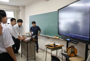 ナカノアイシステムが塩沢商工高の生徒に行った出前授業=南魚沼市泉盛寺
