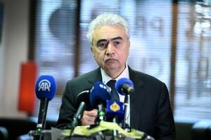 　ブリュッセルで記者会見するＩＥＡのビロル事務局長＝６日（アナトリア通信提供・ゲッティ＝共同）