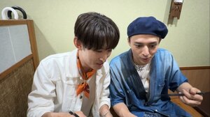 11月2日放送『メシドラ 兼近&真之介のグルメドライブ』に出演する(左から)向井康二、満島真之介(C)日本テレビ