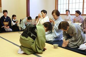 約７０年の歴史に幕を閉じた早春茶会＝柏崎市西港町