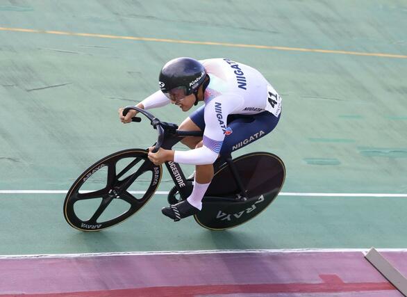 男子Ａスプリント予選　１１位の石田陽紀（鹿屋体育大）＝９月２２日、京都府向日市