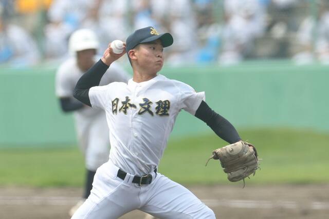 日本文理－長岡農　５回、３番手で登板した日本文理の倉石健亮＝新発田市五十公野