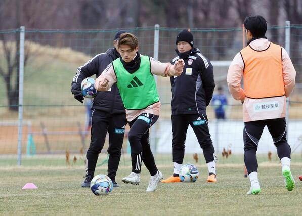 百年構想リーグ第７節・前日練習をするＭＦ石山青空＝聖籠町