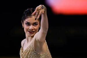 　エキシビションで演技するアデリア・ペトロシャン＝ミラノ（共同）