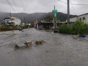 23日、台湾東部・花蓮県でせき止め湖から水があふれ浸水した地域(中央通信社=共同)