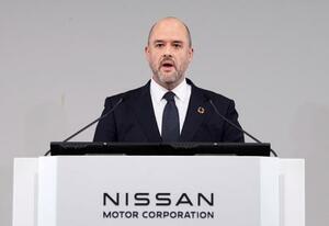 記者会見する日産自動車のイバン・エスピノーサ社長=15日午後、横浜市