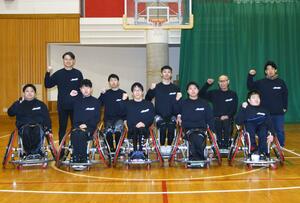 天皇杯に出場する新潟ＷＢＣの選手ら＝新潟市江南区