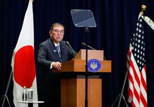 米ニューヨークで記者会見する石破首相=24日(共同)