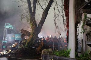 火災現場付近＝９月２８日午後８時頃、上越市稲荷