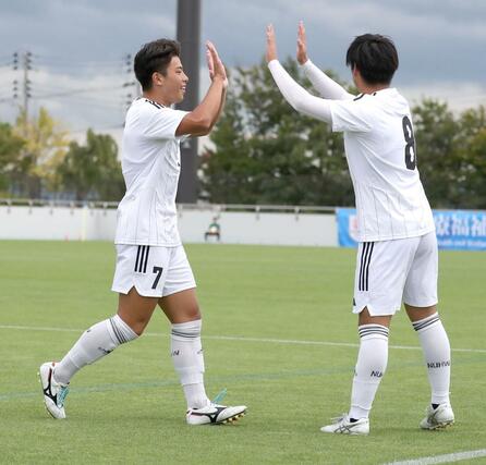 阪南大－新潟医福大　前半１分、ＭＦ田澤夢積が決めて１－０＝いわスタ