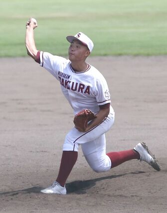 村上桜ケ丘－新潟明訓　継投した村上桜ケ丘のエース渡辺勇陽＝新発田市五十公野