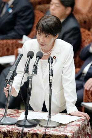衆院予算委で答弁する高市首相=22日午前
