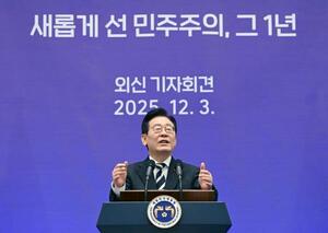 記者会見する韓国の李在明大統領=3日、ソウル(共同)