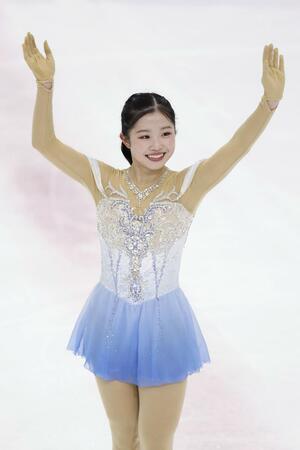 女子フリーの演技を終え、手を振る中井亜美=1月22日