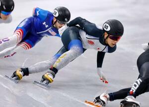 　男子１０００メートル準々決勝　滑走する吉永一貴＝ミラノ（共同）