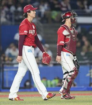 ５回、ロッテに先制点を許した楽天先発の荘司。捕手太田＝ＺＯＺＯマリン