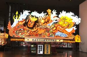 　展示されているねぶた＝青森市