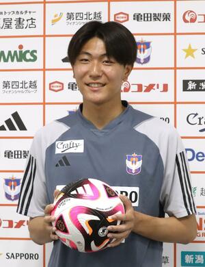来季昇格が内定したU-18のGK内山翔太=聖籠町