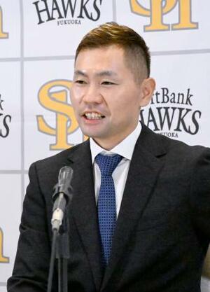 　契約更改し、記者会見するソフトバンク・中村＝５日、みずほペイペイドーム