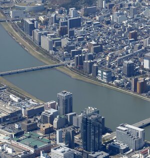 新潟市中央区のマンション群=2022年撮影