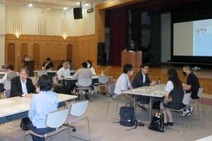 企業の人事担当者らが早期離職の防止策を学んだセミナー=魚沼市吉田