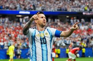 アルゼンチン―オーストリア 前半、先制ゴールを決め喜ぶアルゼンチンのメッシ=ダラス(共同)