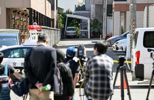 　クマがとどまる仙台市青葉区の住宅街＝１９日午後