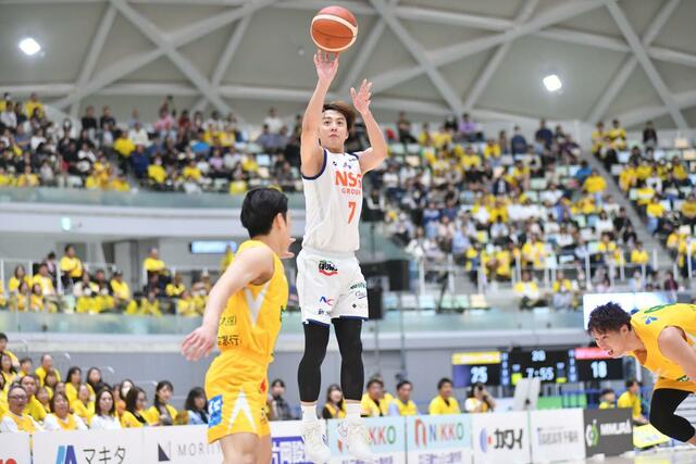 香川－新潟　シュートする 五十嵐圭＝高松市（新潟アルビレックスＢＢ提供）